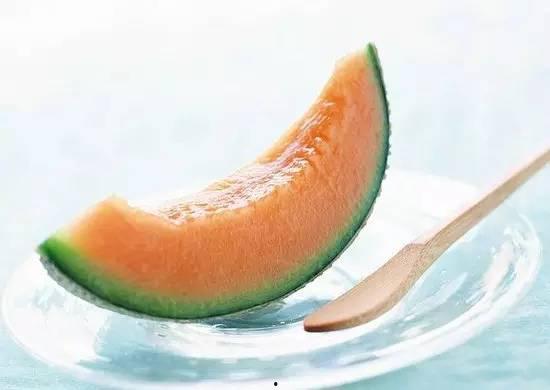 晚上吃西瓜又吃哈密瓜,西瓜与哈密瓜的完美邂逅