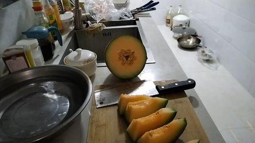 晚上吃西瓜又吃哈密瓜,西瓜与哈密瓜的完美邂逅