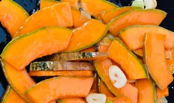 明月江南吃瓜,一场别开生面的夏日盛宴