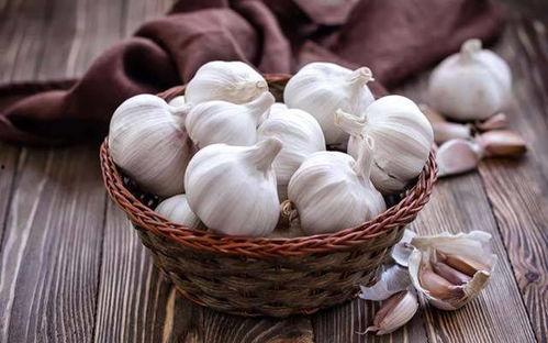 刘大瓜吃大蒜视频,辣味十足引网友热议