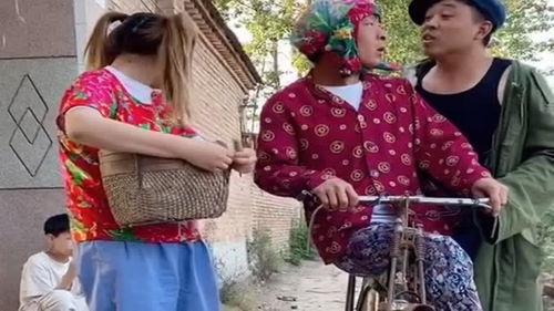 闺女吃瓜搞笑视频,萌态百出引网友爆笑