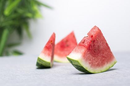 梦见长瓜切块吃,瓜果飘香，切块品尝的奇幻之旅