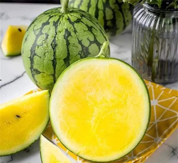 吃超大个黄瓤瓜,揭秘超大个黄瓤瓜的独特魅力