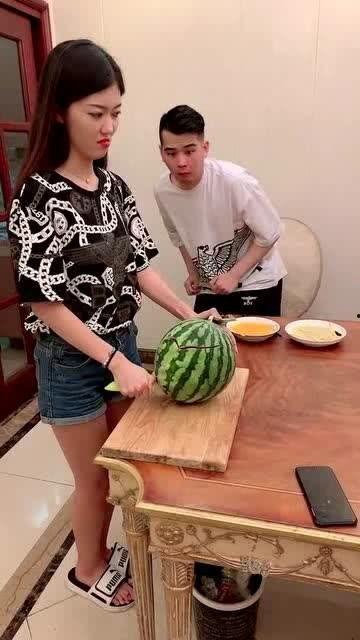 夫妻吵架外卖小哥吃瓜,意外见证人间百态