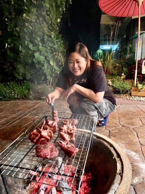 广西精神小妹吃瓜,揭秘网络红人的日常生活趣事”